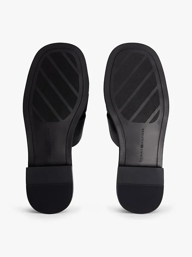 Sandália tipo mocassim em pele Sandália tipo mocassim em pele