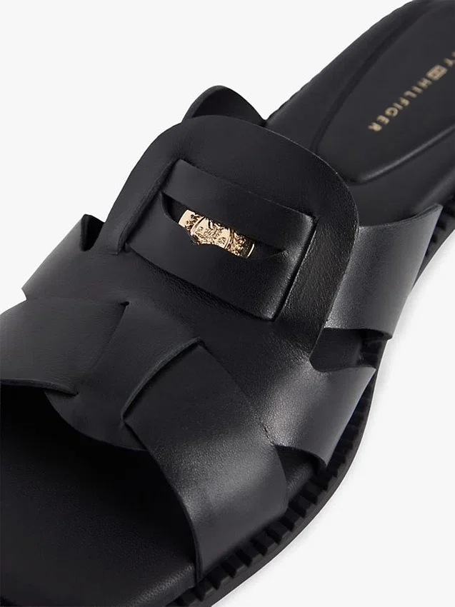 Sandália tipo mocassim em pele Sandália tipo mocassim em pele