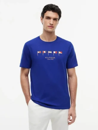T-shirt com bandeira náutica bordada