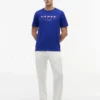 T-shirt com bandeira náutica bordada T-shirt com bandeira náutica bordada