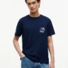 T-shirt com bolso e logótipo floral T-shirt com bolso e logótipo floral