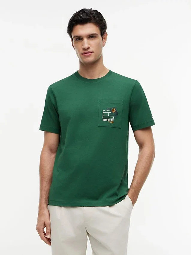 T-shirt com bolso e logótipo floral T-shirt com bolso e logótipo floral