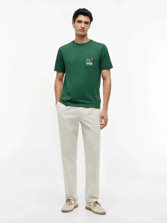 T-shirt com bolso e logótipo floral T-shirt com bolso e logótipo floral