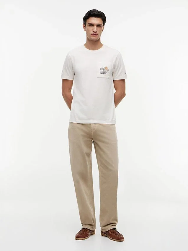 T-shirt com bolso e logótipo floral T-shirt com bolso e logótipo floral