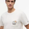 T-shirt com bolso e logótipo floral T-shirt com bolso e logótipo floral