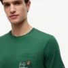 T-shirt com bolso e logótipo floral T-shirt com bolso e logótipo floral