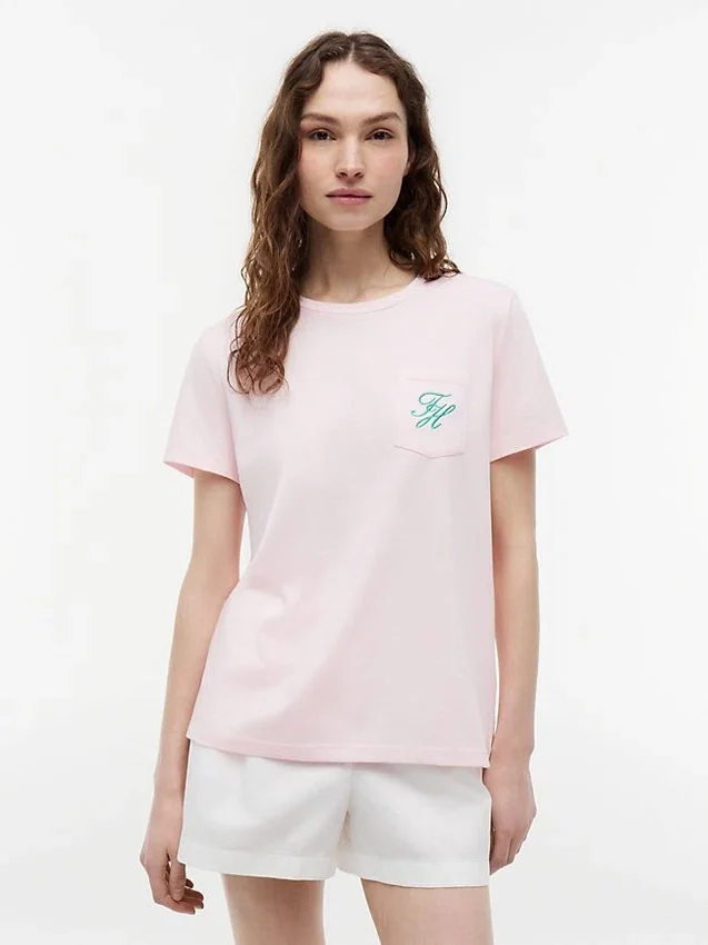T-shirt com bolso e monograma em letra cursiva T-shirt com bolso e monograma em letra cursiva