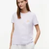 T-shirt com bolso e monograma em letra cursiva T-shirt com bolso e monograma em letra cursiva