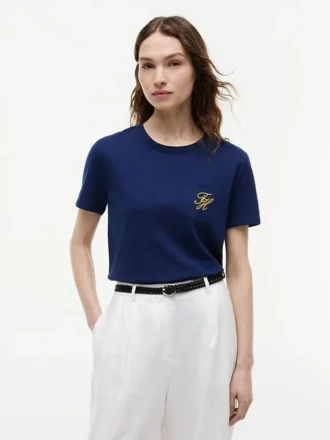 T-shirt com bolso e monograma em letra cursiva