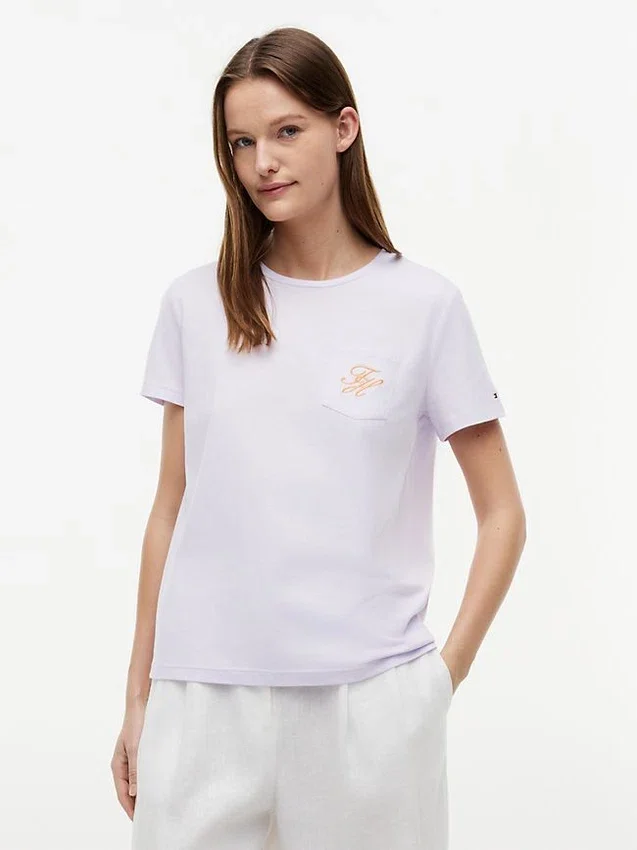 T-shirt com bolso e monograma em letra cursiva T-shirt com bolso e monograma em letra cursiva
