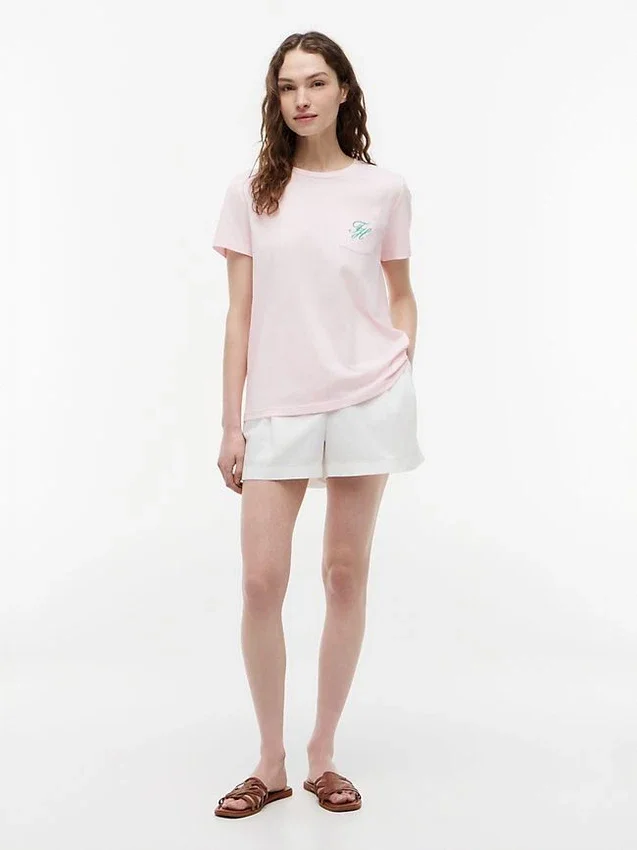 T-shirt com bolso e monograma em letra cursiva T-shirt com bolso e monograma em letra cursiva