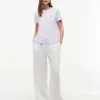 T-shirt com bolso e monograma em letra cursiva T-shirt com bolso e monograma em letra cursiva