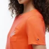 T-shirt com bolso e monograma em letra cursiva T-shirt com bolso e monograma em letra cursiva