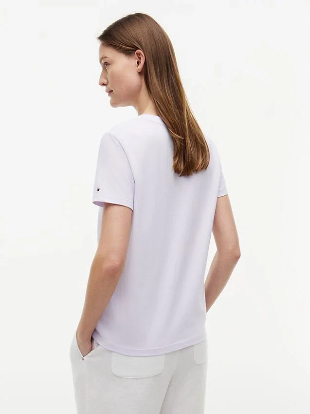 T-shirt com bolso e monograma em letra cursiva T-shirt com bolso e monograma em letra cursiva