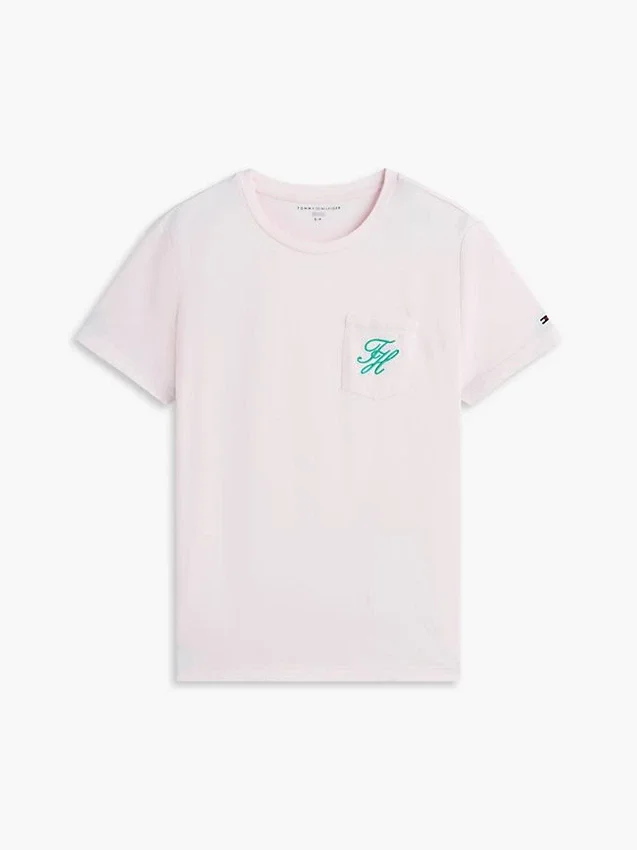 T-shirt com bolso e monograma em letra cursiva T-shirt com bolso e monograma em letra cursiva