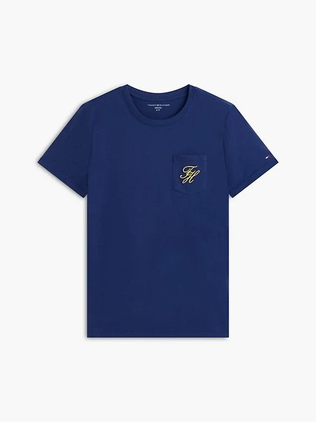 T-shirt com bolso e monograma em letra cursiva T-shirt com bolso e monograma em letra cursiva
