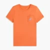 T-shirt com bolso e monograma em letra cursiva T-shirt com bolso e monograma em letra cursiva