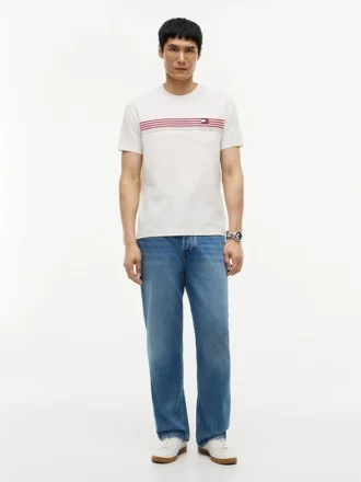 T-shirt com bolso e risca no peito