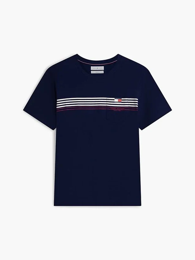 T-shirt com bolso e risca no peito T-shirt com bolso e risca no peito