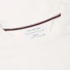 T-shirt com bolso e risca no peito T-shirt com bolso e risca no peito