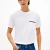 T-shirt com bolso em piqué e riscas exclusivas T-shirt com bolso em piqué e riscas exclusivas