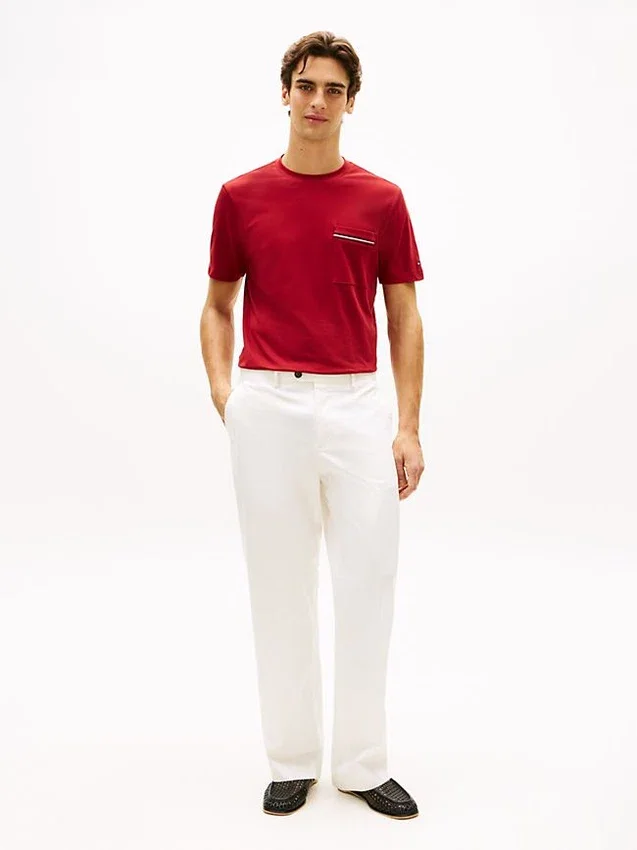 T-shirt com bolso em piqué e riscas exclusivas T-shirt com bolso em piqué e riscas exclusivas