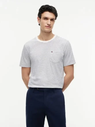 T-shirt com bolso às riscas