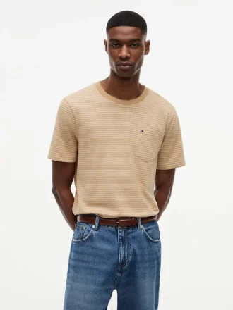 T-shirt com bolso às riscas
