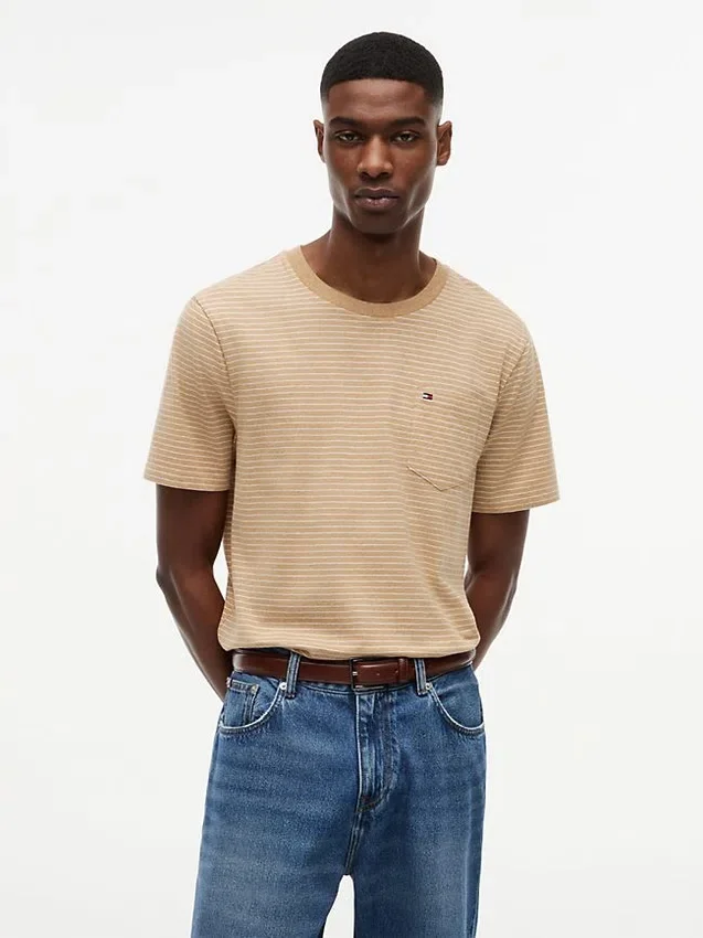 T-shirt com bolso às riscas T-shirt com bolso às riscas