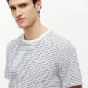 T-shirt com bolso às riscas T-shirt com bolso às riscas
