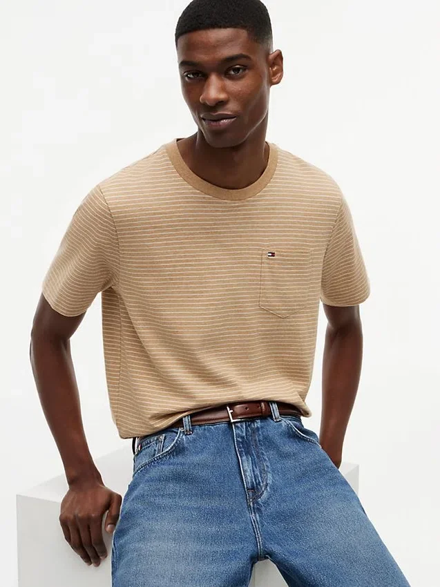 T-shirt com bolso às riscas T-shirt com bolso às riscas