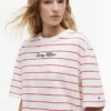 T-shirt com corte descontraído e logótipo bordado T-shirt com corte descontraído e logótipo bordado