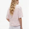 T-shirt com corte descontraído e logótipo bordado T-shirt com corte descontraído e logótipo bordado