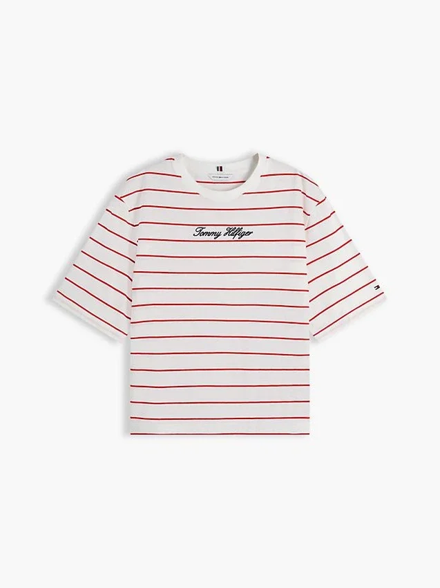 T-shirt com corte descontraído e logótipo bordado T-shirt com corte descontraído e logótipo bordado
