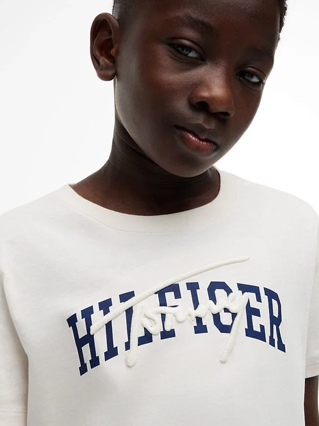 T-shirt com grafismo Hilfiger para criança T-shirt com grafismo Hilfiger para criança