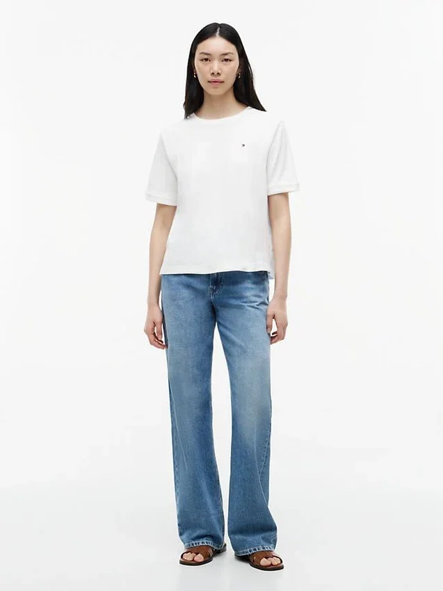 T-shirt com laço nas costas em materiais mistos T-shirt com laço nas costas em materiais mistos
