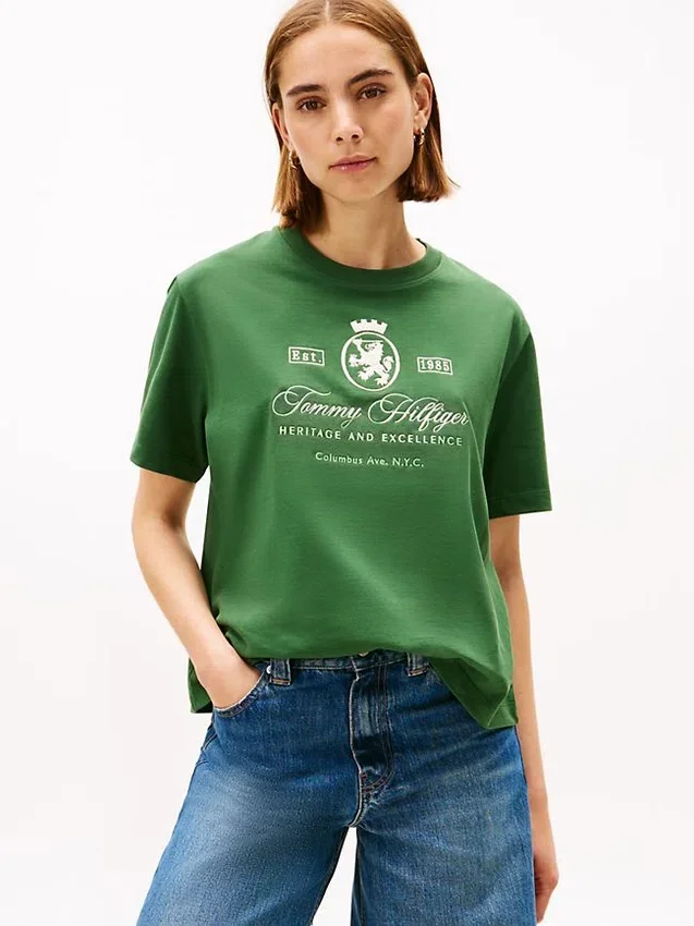 T-shirt com logótipo bordado T-shirt com logótipo bordado