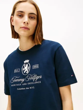 T-shirt com logótipo bordado