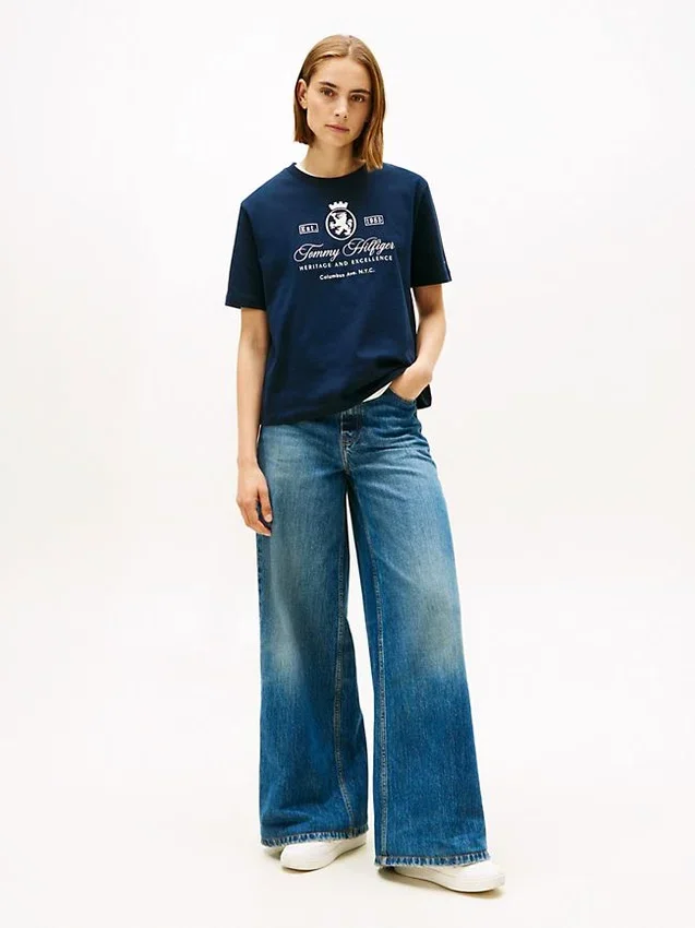 T-shirt com logótipo bordado T-shirt com logótipo bordado
