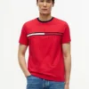 T-shirt com logótipo da bandeira bordado T-shirt com logótipo da bandeira bordado