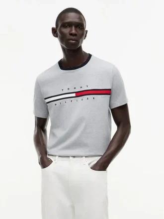 T-shirt com logótipo da bandeira bordado