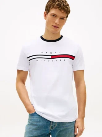 T-shirt com logótipo da bandeira bordado