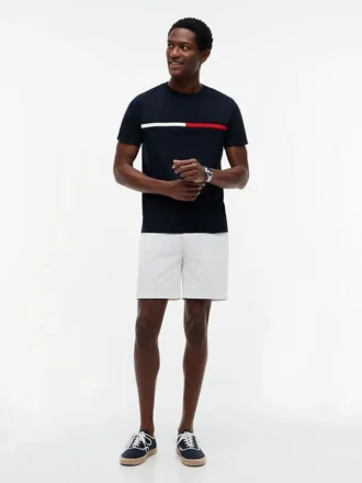 T-shirt com logótipo da bandeira bordado