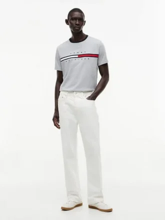 T-shirt com logótipo da bandeira bordado