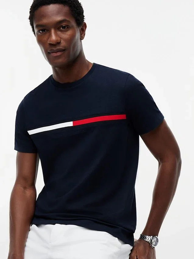 T-shirt com logótipo da bandeira bordado T-shirt com logótipo da bandeira bordado