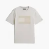 T-shirt com logótipo da bandeira em tons T-shirt com logótipo da bandeira em tons