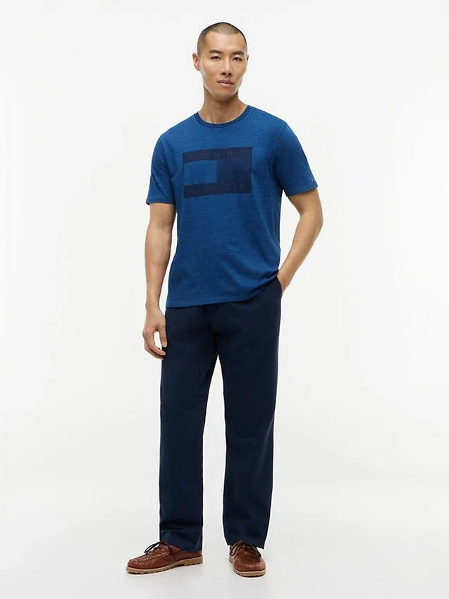 T-shirt com logótipo da bandeira tingida a índigo T-shirt com logótipo da bandeira tingida a índigo