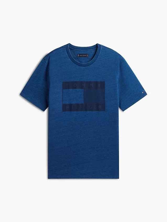 T-shirt com logótipo da bandeira tingida a índigo T-shirt com logótipo da bandeira tingida a índigo