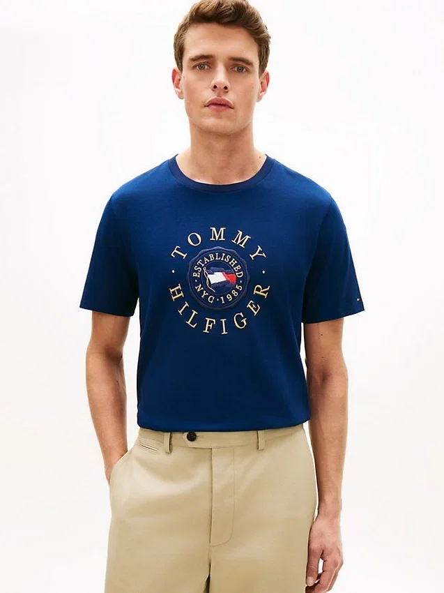 T-shirt com logótipo de bandeira circular T-shirt com logótipo de bandeira circular