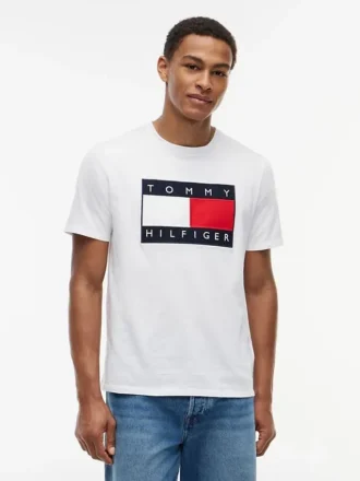 T-shirt com logótipo de bandeira grande
